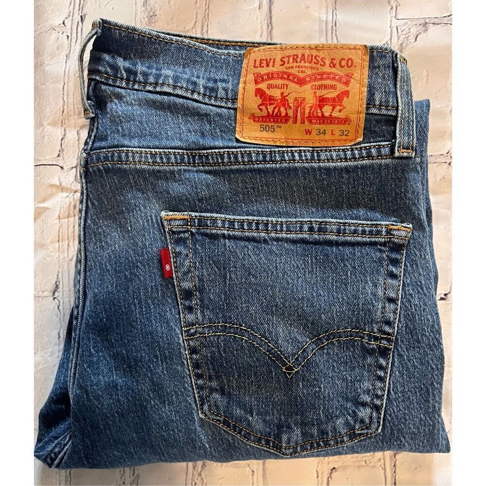 Levi's Men's 34x32 505 Regular Fit Jeans Medium Wash Classic Denim Traditional